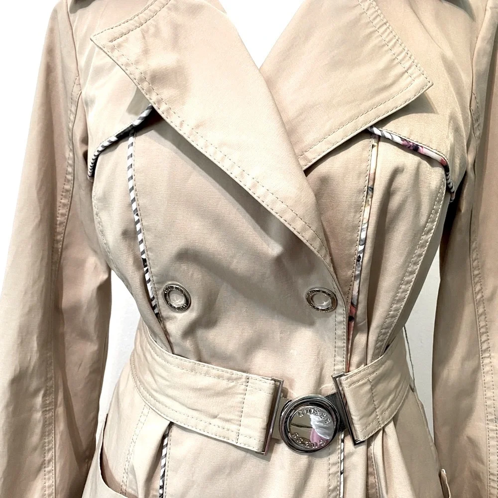 Classic Guess Belted Trench Coat size Double breasted with snap buttons.Size XS